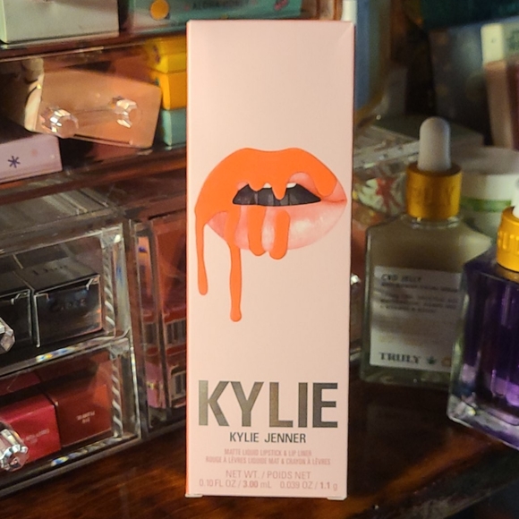 Kylie Cosmetics Lip Kit - Picture 7 of 7